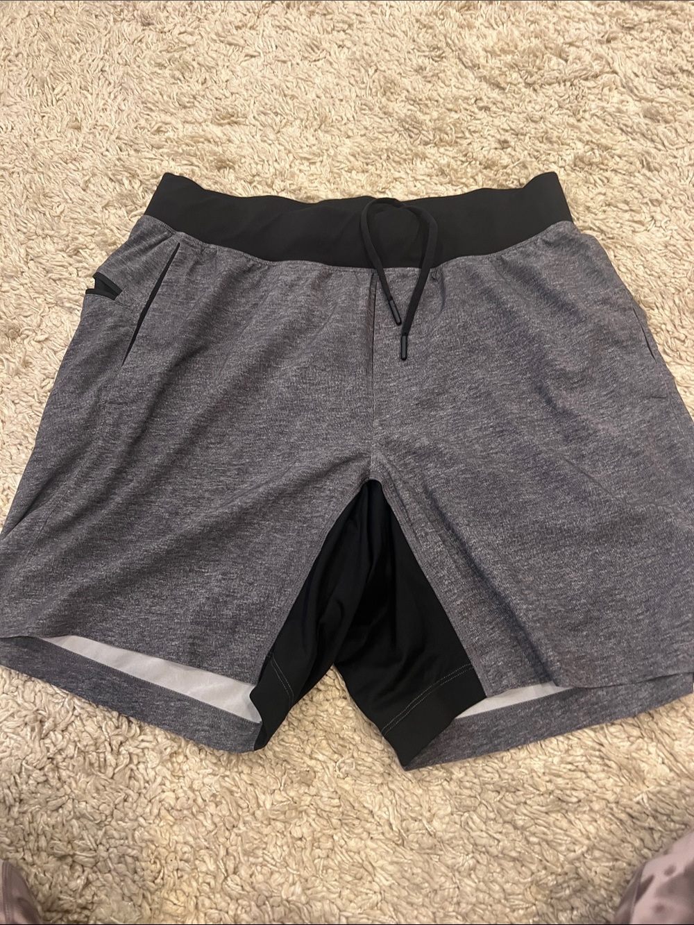 Lululemon mens Large shorts-gray with black